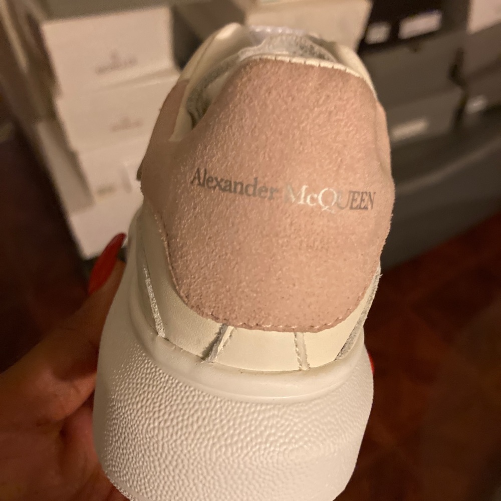 Alexander McQueen - Picture 3 of 4